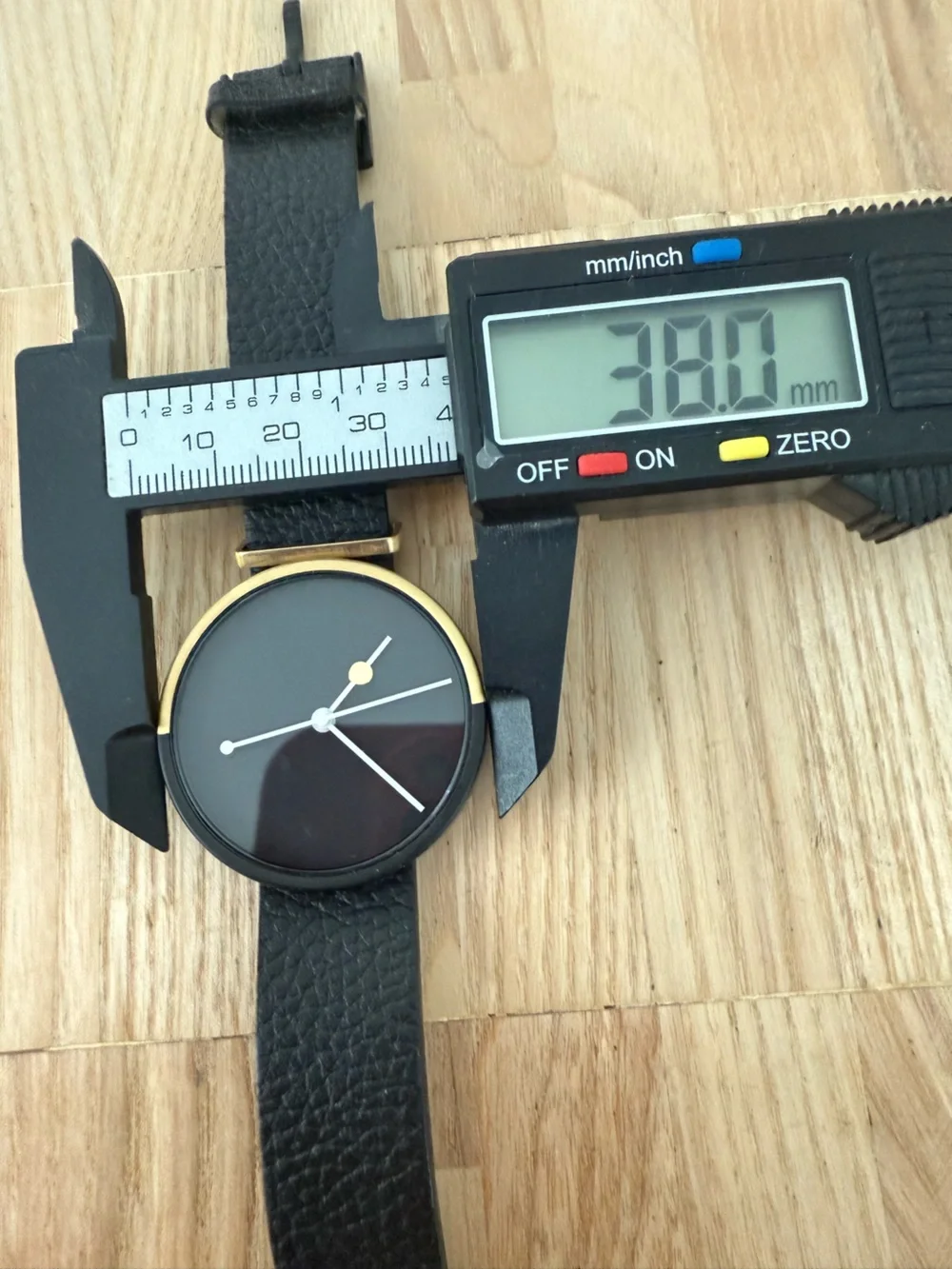 AARK eclipse gold tone and black leather minimalist watch NEW BATTERY